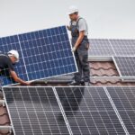 Grondslag energietransitie faalt: zonnepaneel-eigenaar moet nu forse heffing betalen, tot 46 euro per maand.