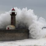 Waves,Crashing,Over,A,Lighthouse