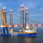 Ja, het kan wel: Eiffeltorens op de Noordzee! Boreas offshore-wind-installation-vessel-sailing-photo-Van-Oord-1024x683